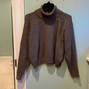 BB DAKOTA crop sweater sz L. Color OLIVE